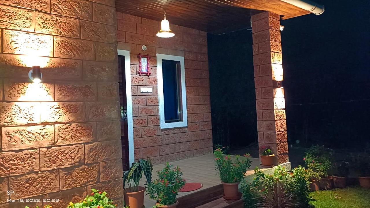 The Royal Ascot Holiday Home Алибаг Екстериор снимка
